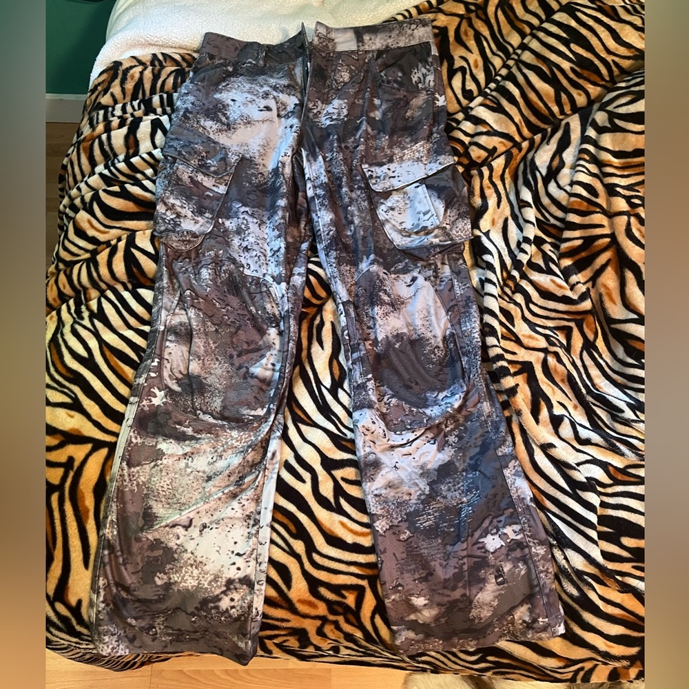 Mens camouflage hunting pants. Cabelas.